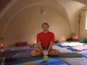 Portrait Professeur Natha Yoga Stage France 300x225